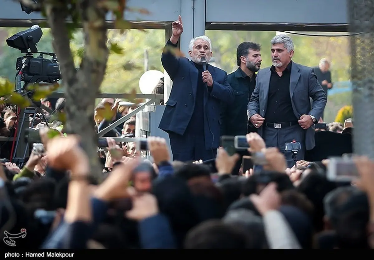 مداحی پدر مرتضی پاشایی در مراسم تشییع پیکر پسرش/ عکس