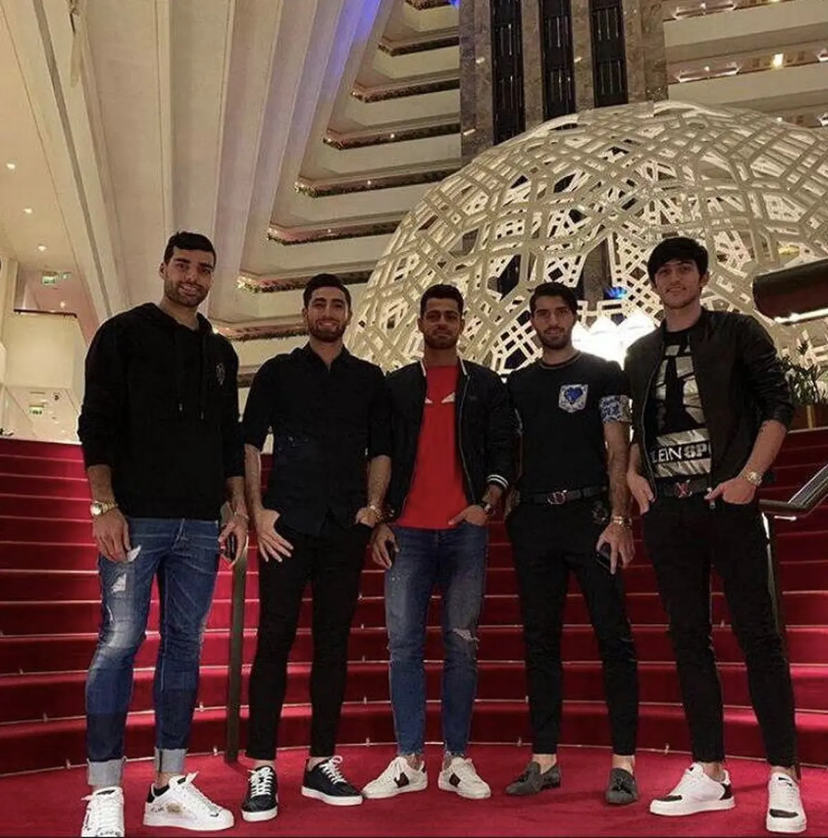 گردش شبانه ملی پوشان در دوحه/ عکس