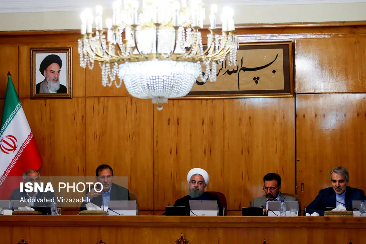 تصاویری از جلسه امروز هیات دولت در روزهای بحران اقتصادی