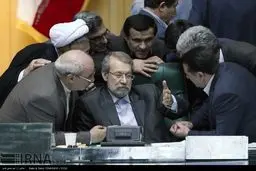لاریجانی در محاصره نمایندگان/ عکس