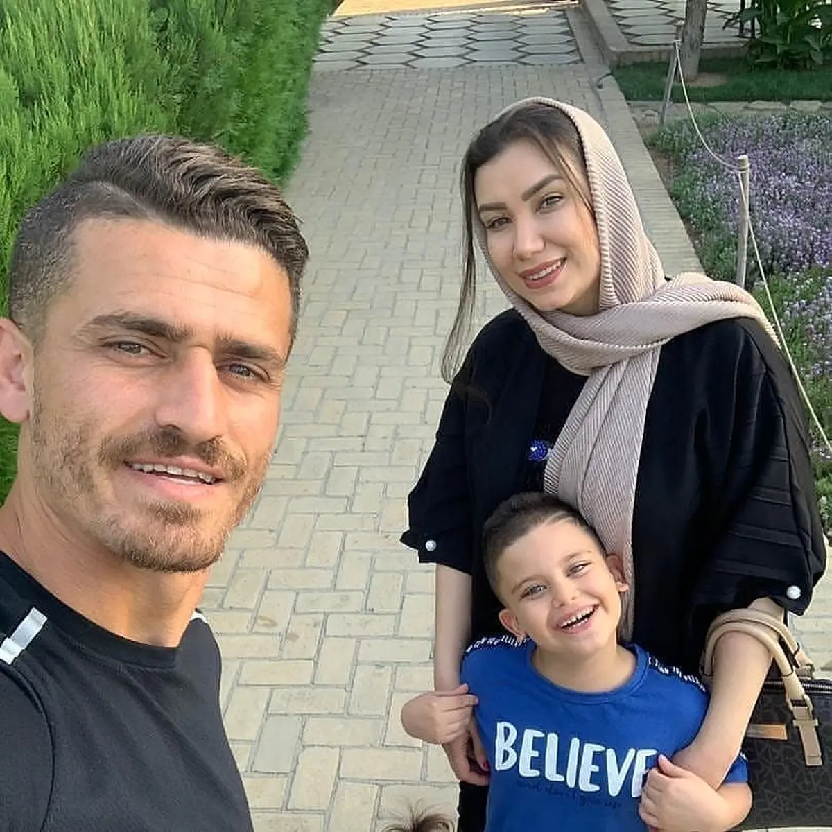 عكس كاپيتان استقلال در كنار خانواده!