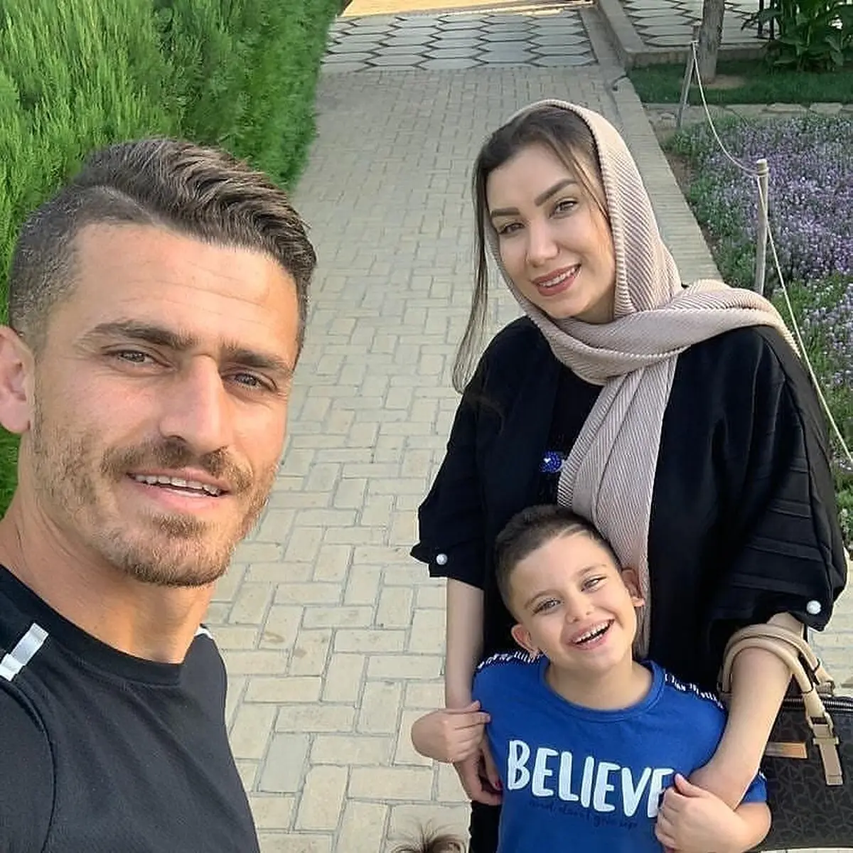 عكس كاپيتان استقلال در كنار خانواده!
