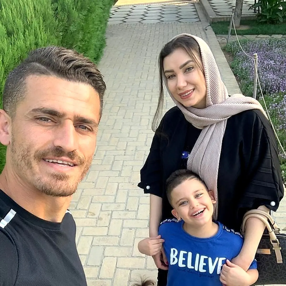 عكس كاپيتان استقلال در كنار خانواده!
