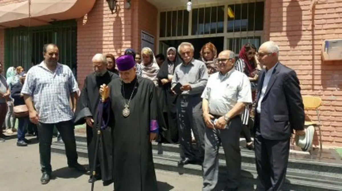 حضور اسقف اعظم ارامنه تهران در انتخابات/عکس