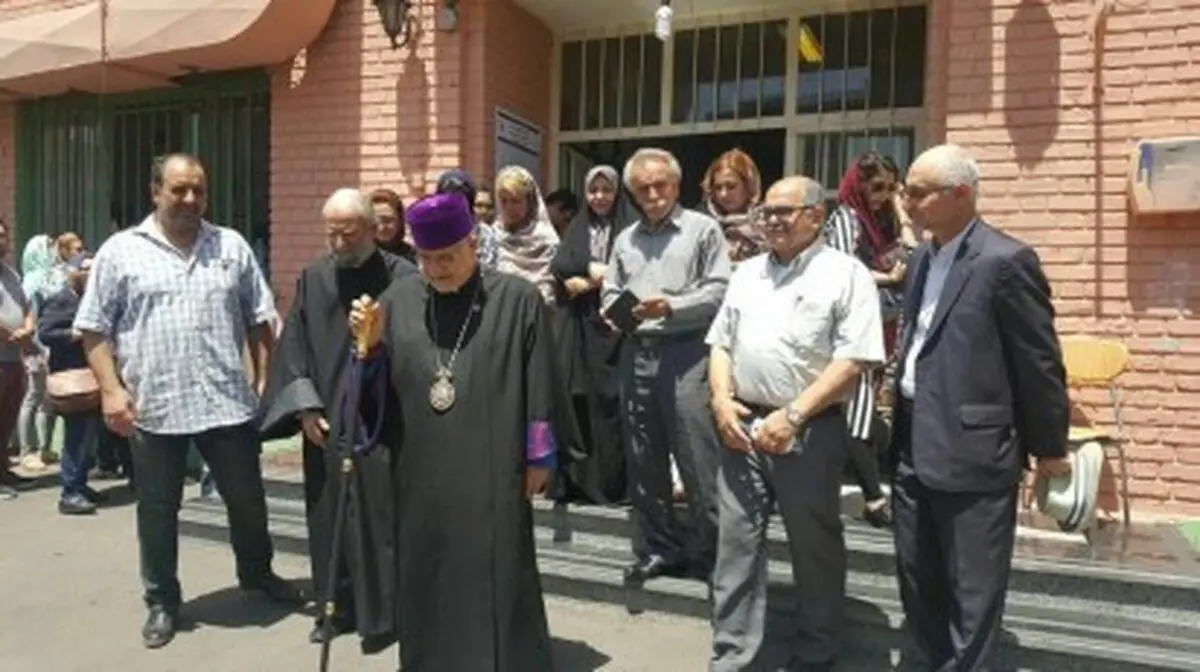 حضور اسقف اعظم ارامنه تهران در انتخابات/عکس