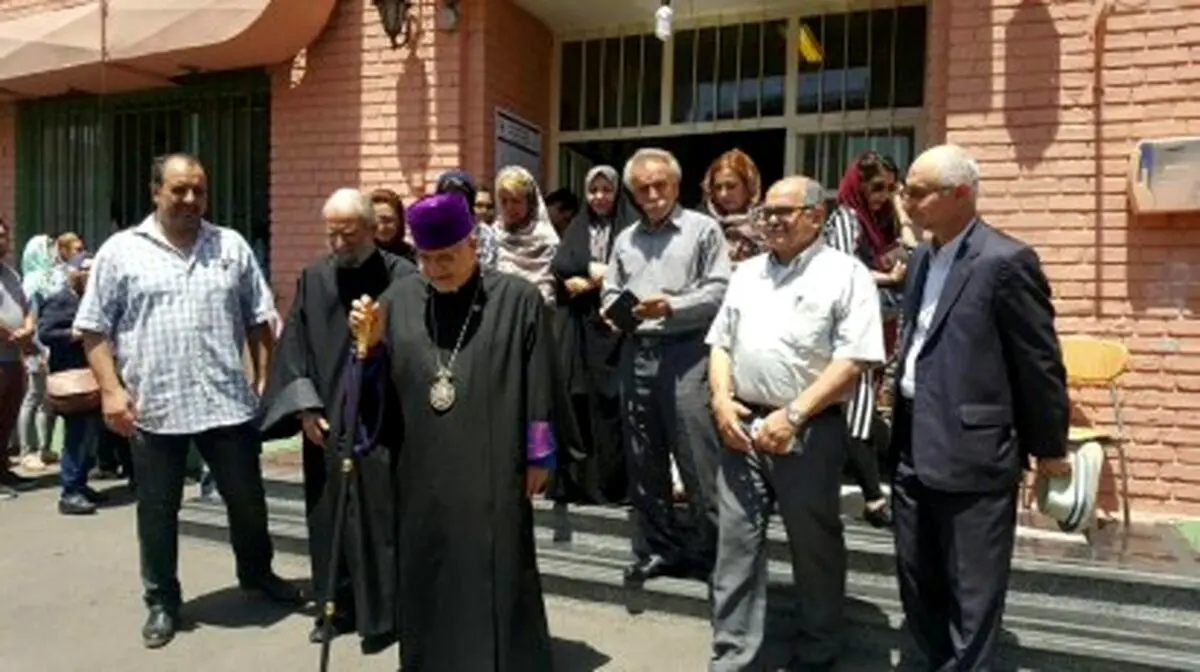 حضور اسقف اعظم ارامنه تهران در انتخابات/عکس