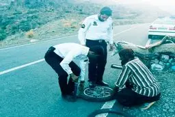 اقدام پسندیده دو پلیس راهور / عکس