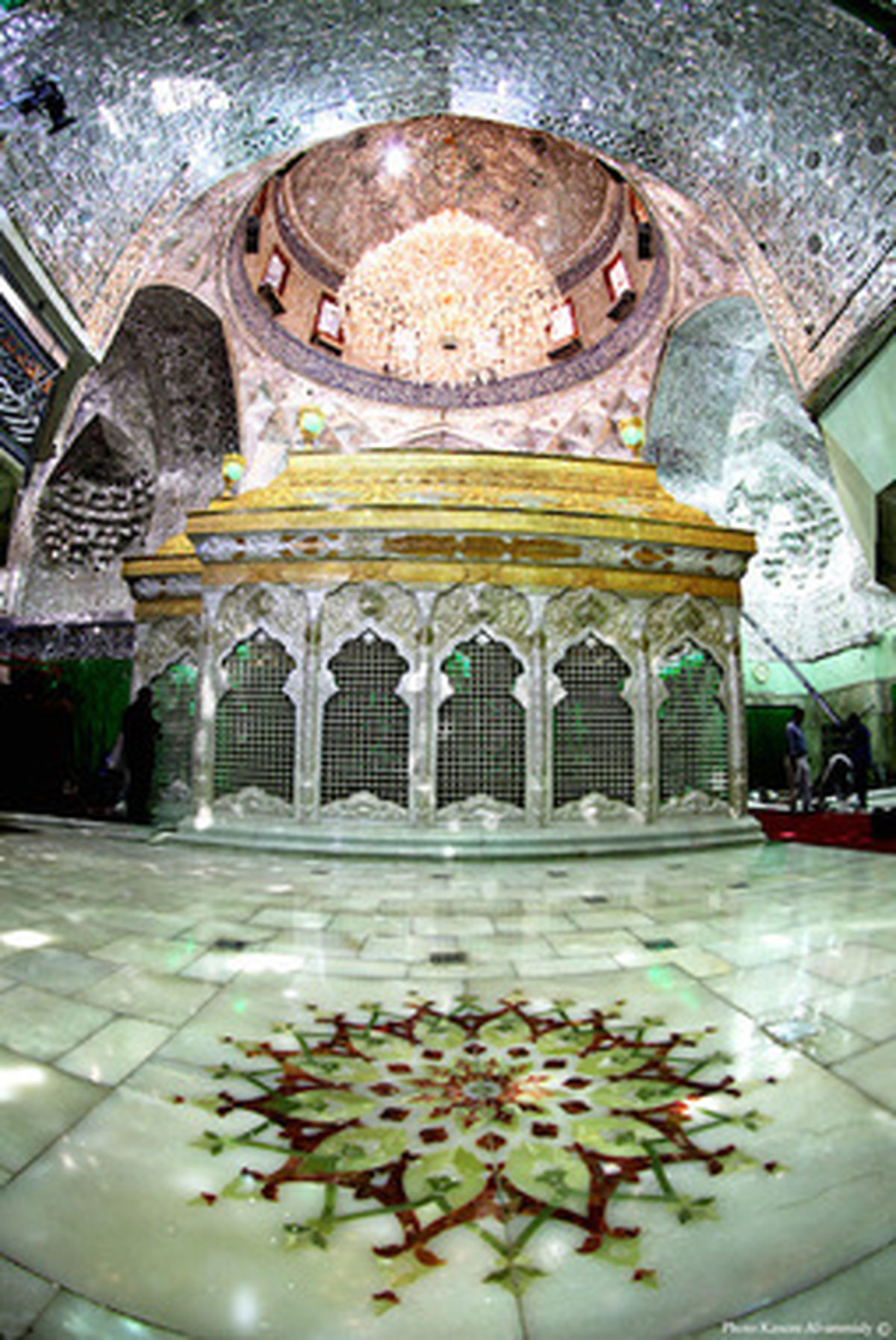 عکس / نمایی زیبا از ضریح مطهر امام حسین (ع)