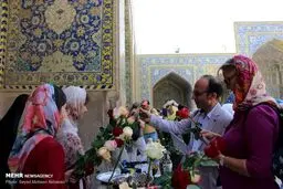 تصاویر: پذیرایی از گردشگران خارجی در جشن نیمه شعبان