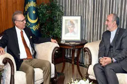 رییس‌جمهور پاکستان: همکاری‌ نزدیک با ایران، یک اولویت در سیاست خارجی ما است