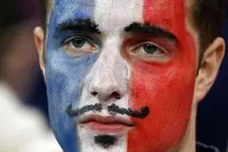 همدردی با حوادث پاریس پیش از بازی انگلیس و فرانسه/ تصاویر