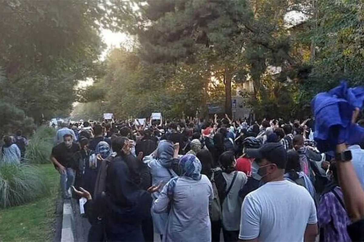بسیجیان با لباس شاخص و مشخص و نه لباس شخصی در مقابله با اغتشاشات حضور یافته اند