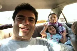 سلفی همسر یکتا ناصر و خانواده اش در تاکسی + عکس