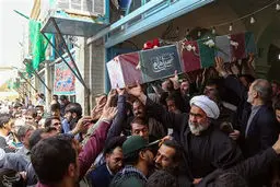 تشییع پیکر شهید مدافع حرم در قم / عکس