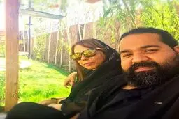 رضا صادقی در کنار خواهرش که پزشک است! عکس
