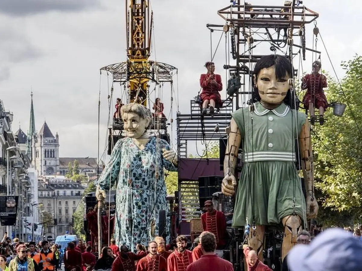 تصاویر دیدنی از رژه عروسک‌های غول‌پیکر خیمه‌شب‌بازی در سوئیس
