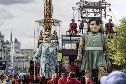 تصاویر دیدنی از رژه عروسک‌های غول‌پیکر خیمه‌شب‌بازی در سوئیس