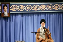 گربه‌رقصانی آمریکا علیه سپاه به جایی نخواهد رسید/ قدرت نظام اسلامی ناشی از بمب اتم نیست، به خاطر ایستادگی و بصیرت مردم است/ امروز دست نظام اسلامی در منطقه و کل دنیا باز شده است