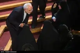 تصویری از احترام خاص ظریف به همسر آیت الله هاشمی