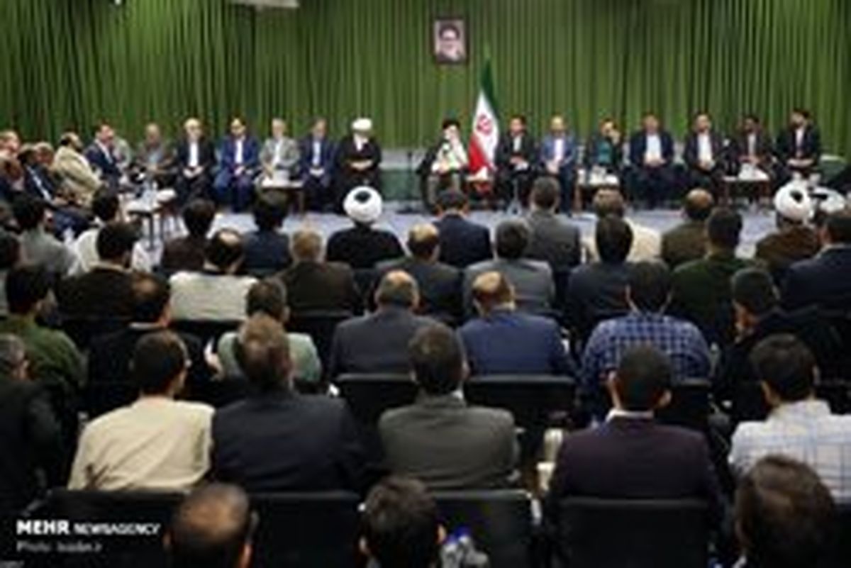 رهبر انقلاب:من از صداوسیما گله‌مندم/انتقاد ازولنگاری زبانی و ساخت لفظی بسیار نازل برخی ترانه‌ها و پخش آن‌ها از صداوسیما در سریال‌ها