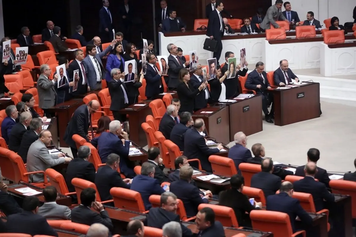 جای خالی نمایندگان دستگیر شده در مجلس ترکیه +عکس