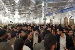 اقدام قابل‌تحسین رئیسی در حرم رضوی/عکس