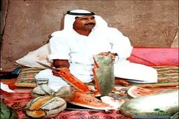 خوردن هندوانه به سبک صدام حسین!/عکس