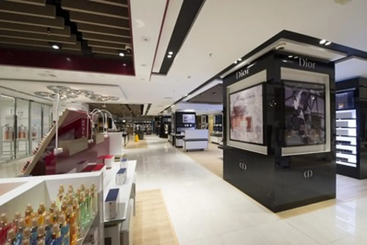 تجمع بیش از 100 برند بین المللی در یک مرکز خرید