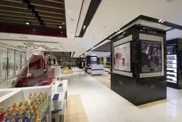 تجمع بیش از 100 برند بین المللی در یک مرکز خرید