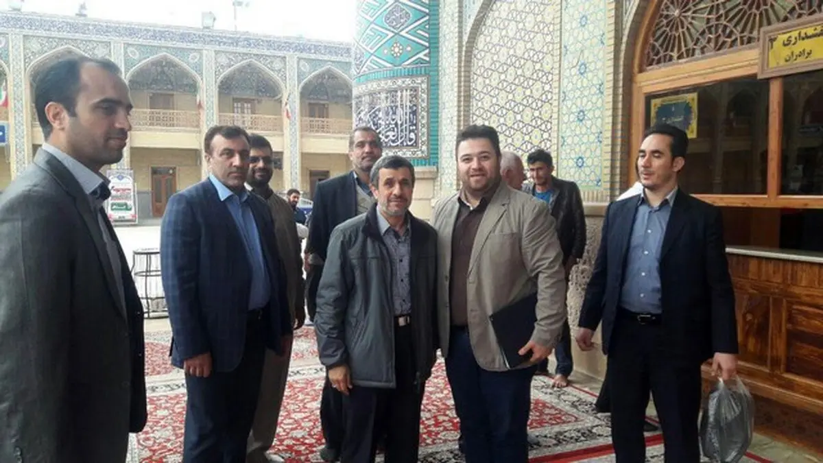 احمدی نژاد در حرم شاهچراغ/عکس