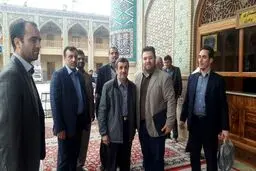 احمدی نژاد در حرم شاهچراغ/عکس