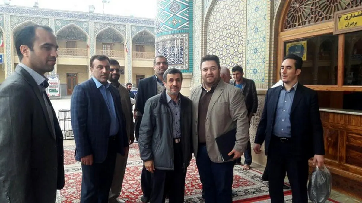احمدی نژاد در حرم شاهچراغ/عکس