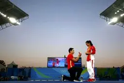 خواستگاری از شناگر چینی در المپیک!/عکس