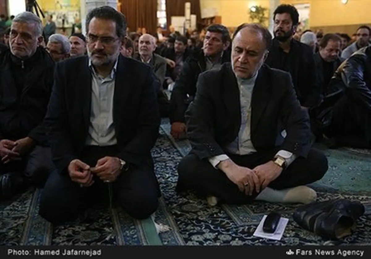 مراسم ختم مادر احمدی‌نژاد با حضور مشایی، حسین فریدون، فرمانده سپاه، وزرای دولت سابق، کلهر، رامین و ..../گزارش تصویری