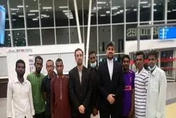 ورود ۸ ملوان ایرانی آزاد شده از تانزانیا به چابهار + عکس