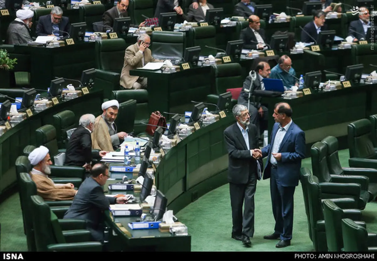 گپ حدادعادل و باهنر در صحن مجلس/ عکس