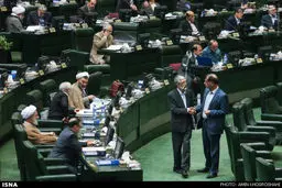 گپ حدادعادل و باهنر در صحن مجلس/ عکس