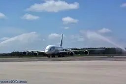 داخل هواپیمایی امارات چه خبر است؟/تصاویر