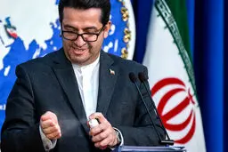 مقابله با کرونا به شیوه سخنگوی وزارت خارجه! + عکس