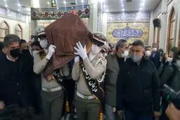 اقامه نماز بر پیکر خسرو آواز ایران/ پیکر استاد شجریان به فرودگاه منتقل شد