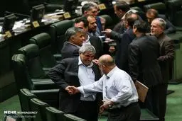 حرکت عجیب قاضی‌پور در مجلس! / عکس