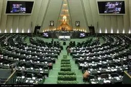 حواشی صحن علنی مجلس/ از گوشی بازی نماینده دلواپس تا روبوسی با حداد عادل