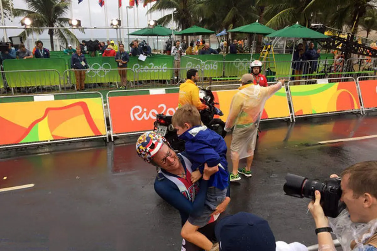 لغزندگی زمین کار دست دوچرخه سوار آمریکایی داد +عکس