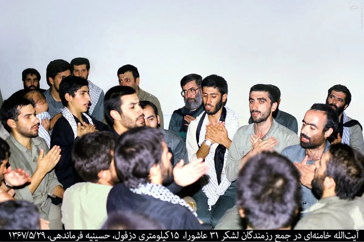تصویر منتشر نشده از سینه زنی رهبر انقلاب