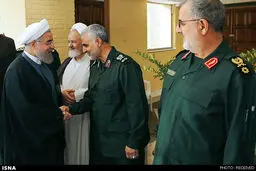 دست دادن حسن روحانی و سردار قاسم سلیمانی/عکس