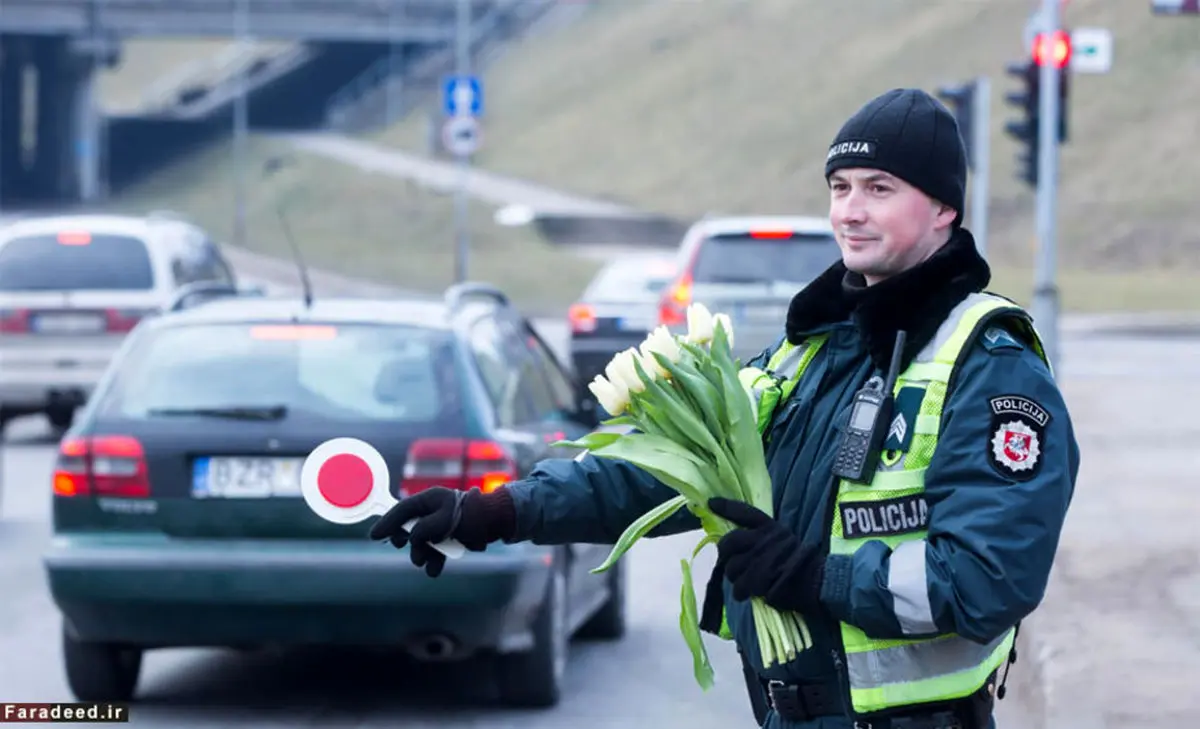 تصاویر/ کار جالب پلیس لیتوانی در روز زن