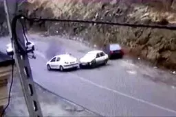 تکرار تصادفات عجیب در جاده چالوس/دیدم که خودروها به سادگی سر می‌خورند!