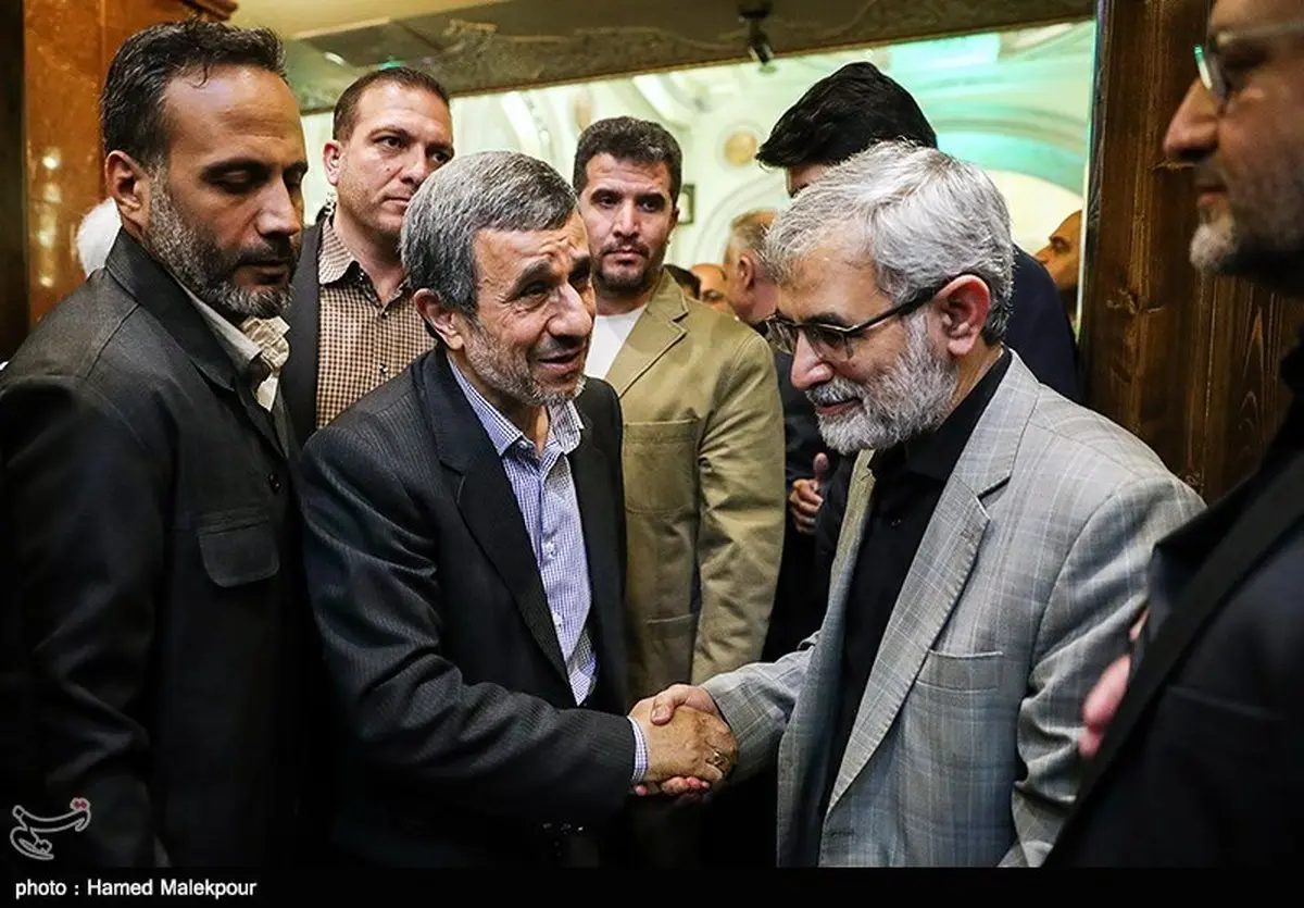عکس خاص احمدی نژاد در مراسم ختم برادر غلامحسین الهام
