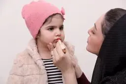 شیلا خداداد دخترش رو اینجور میک آپ میکنه! + عکس