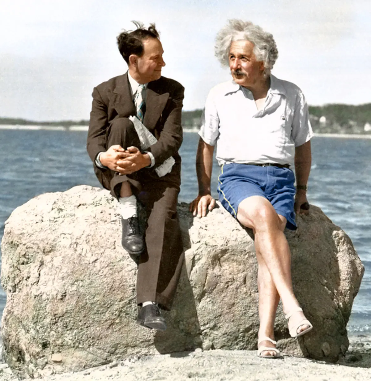 آلبرت اینشتین در کنار ساحل تابستان 1939/عکس